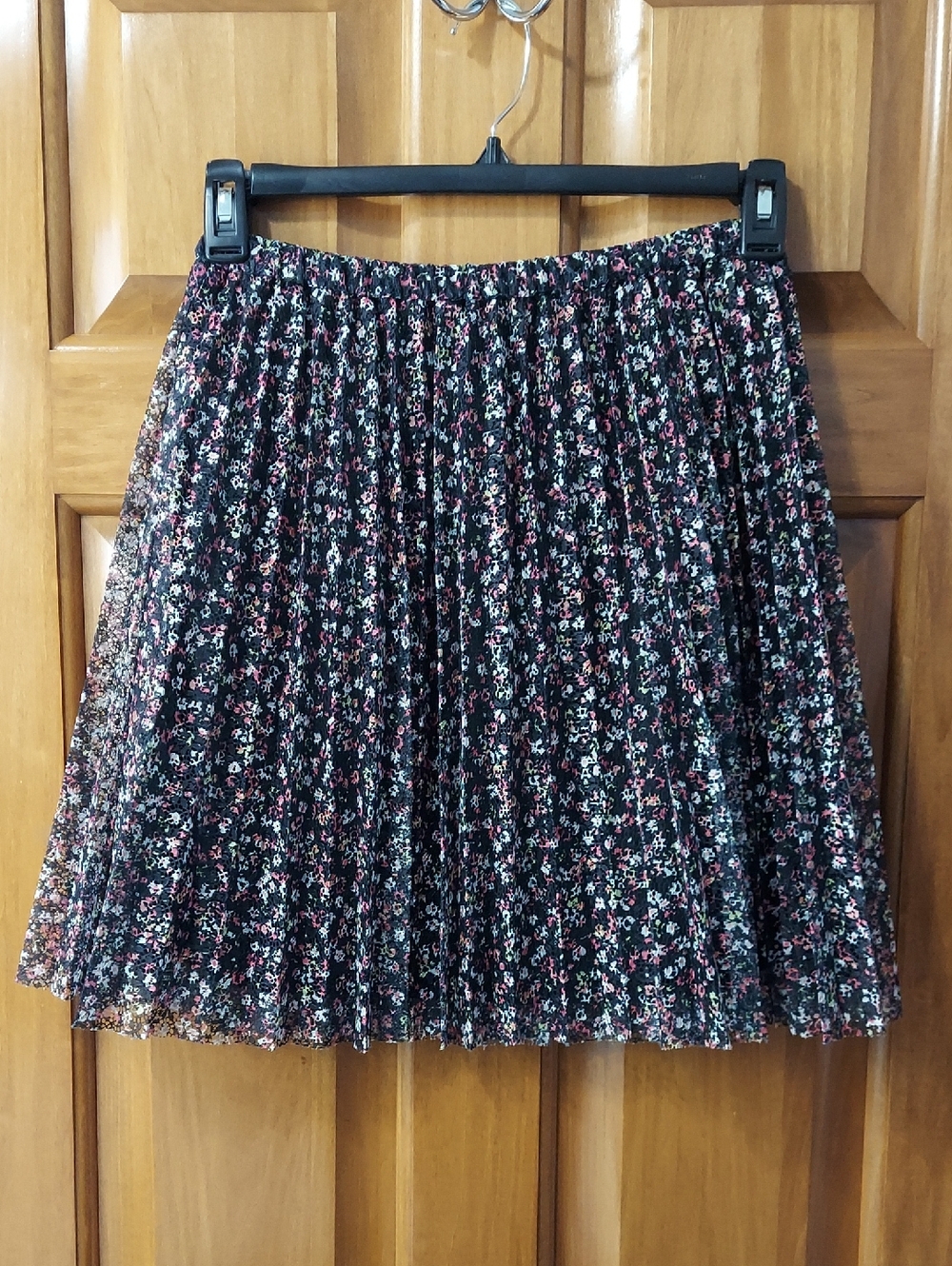 Elle Black Pleated Mini Skirt With Red, Pink, White Flecks Elastic Waist Size XS